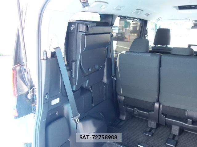 Toyota NOAH 2023-07 8769625-14