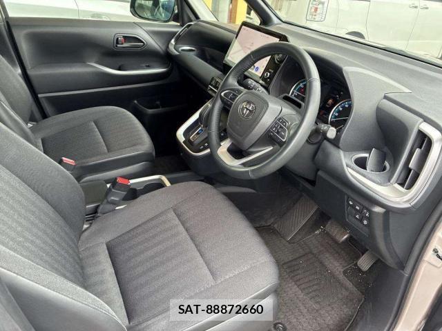 Toyota NOAH 2024-04 8769669-2