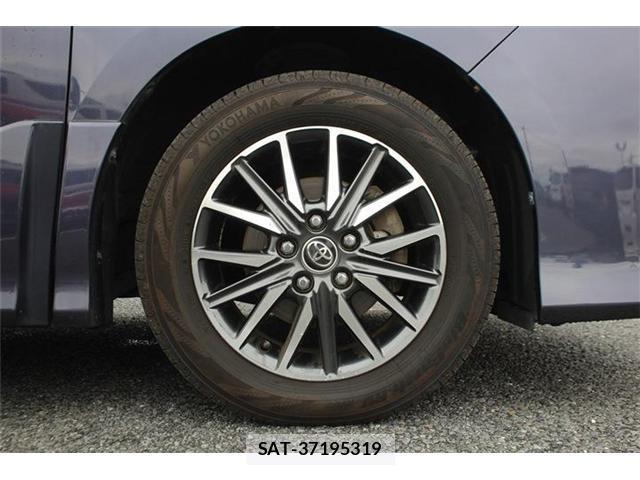 Toyota NOAH 2017-06 8769762-11