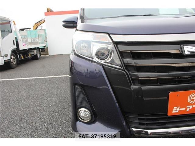 Toyota NOAH 2017-06 8769762-12