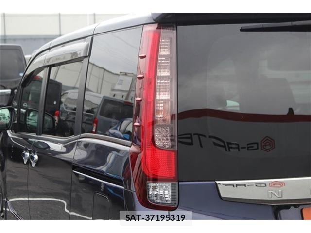 Toyota NOAH 2017-06 8769762-13