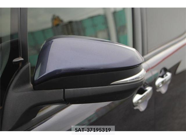 Toyota NOAH 2017-06 8769762-14