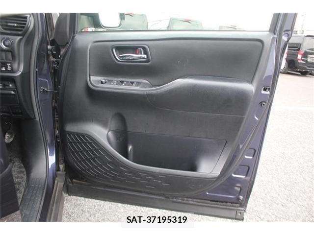 Toyota NOAH 2017-06 8769762-16