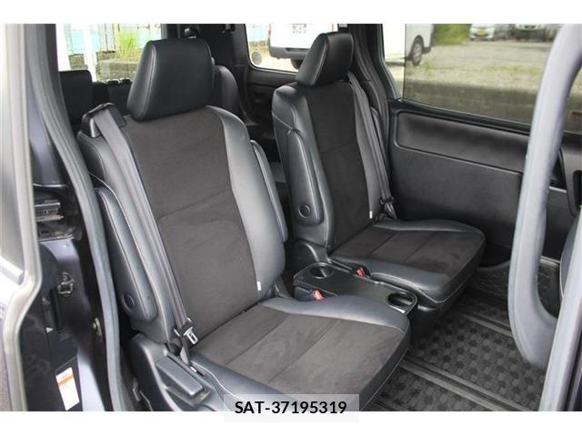 Toyota NOAH 2017-06 8769762-18