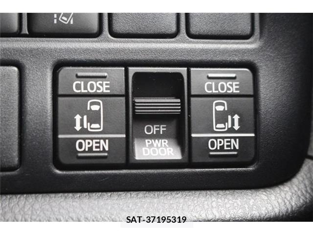 Toyota NOAH 2017-06 8769762-3