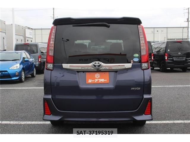 Toyota NOAH 2017-06 8769762-9