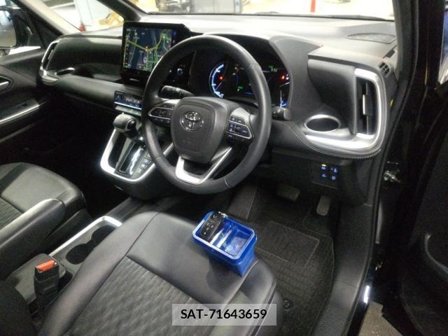 Toyota NOAH 2023-09 8769883-2