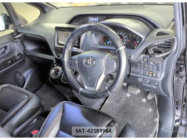 Toyota NOAH 2019-01 8770055-2
