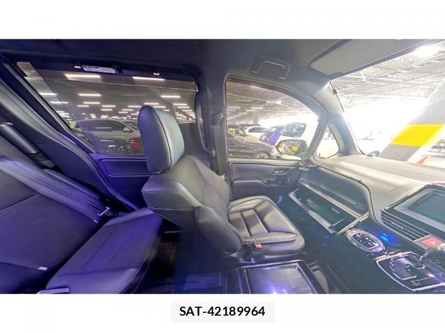 Toyota NOAH 2019-01 8770055-5