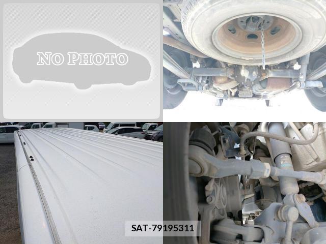 Nissan NV350 Caravan 2012-08 8768905-6
