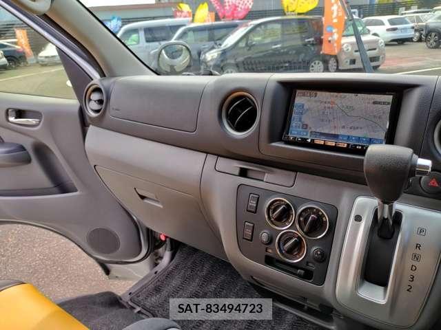 Nissan NV350 Caravan 2013-01 8769332-18