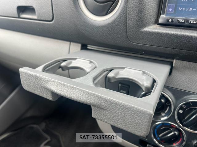 Nissan NV350 Caravan 2015-07 8769956-2