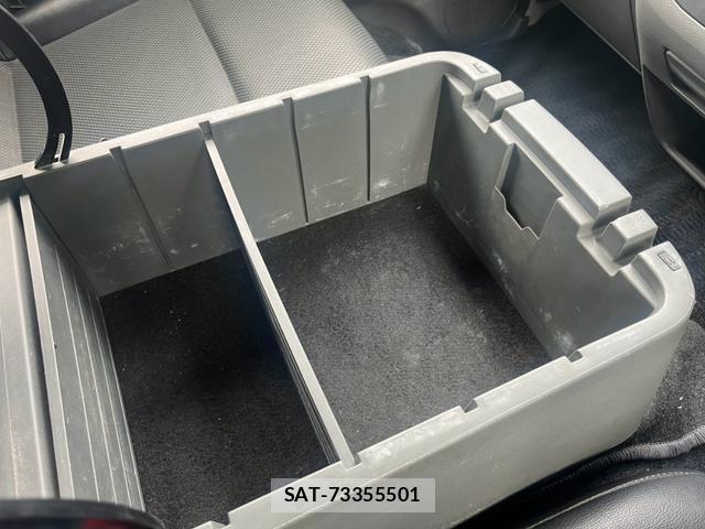 Nissan NV350 Caravan 2015-07 8769956-3