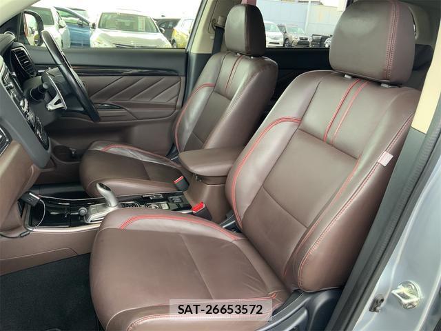 Mitsubishi OUTLANDER PHEV 2017-04 8769090-11
