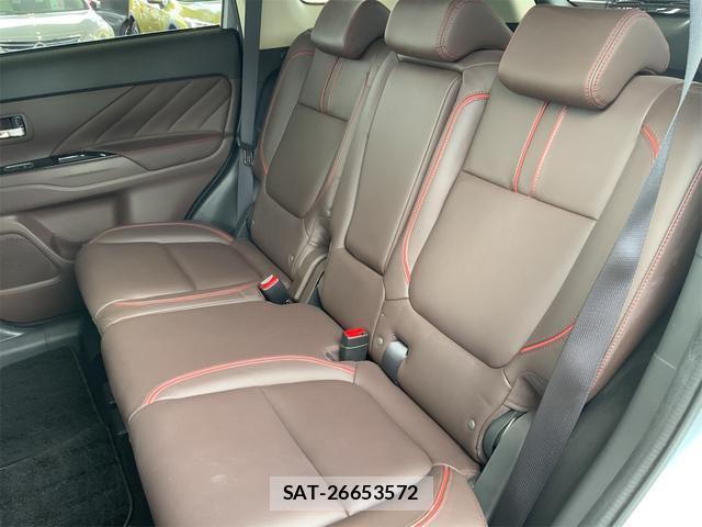 Mitsubishi OUTLANDER PHEV 2017-04 8769090-12