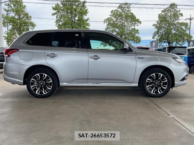 Mitsubishi OUTLANDER PHEV 2017-04 8769090-3