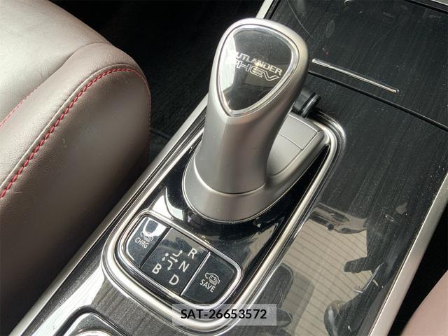 Mitsubishi OUTLANDER PHEV 2017-04 8769090-9