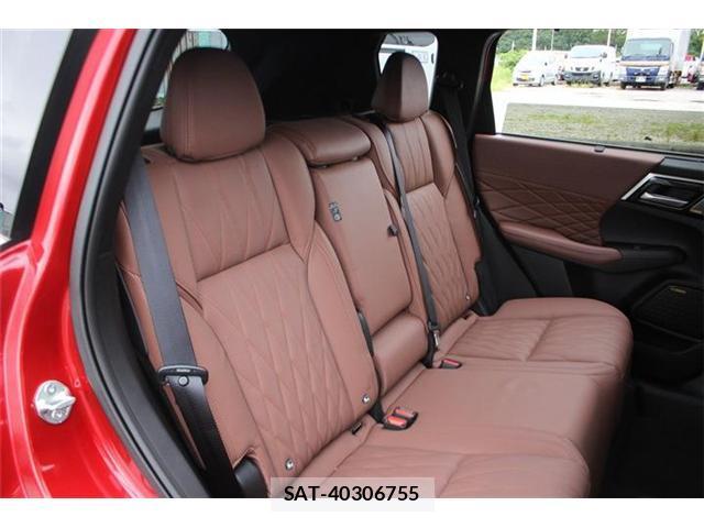 Mitsubishi OUTLANDER PHEV 2025-03 8769759-18