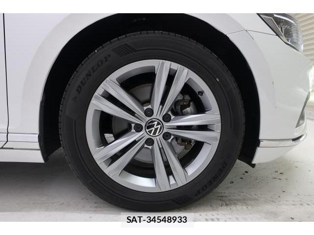 VolksWagen PASSAT VARIANT 2021-05 8768700-16