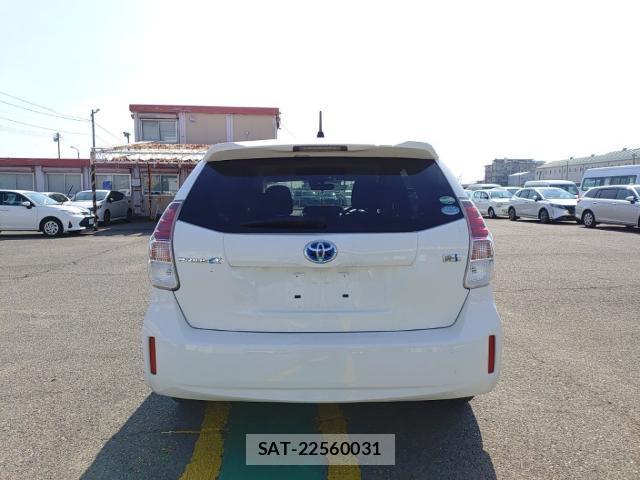 Toyota PRIUS ALPHA 2017-08 8768940-1