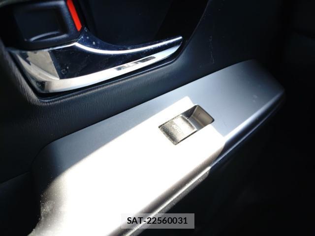 Toyota PRIUS ALPHA 2017-08 8768940-12
