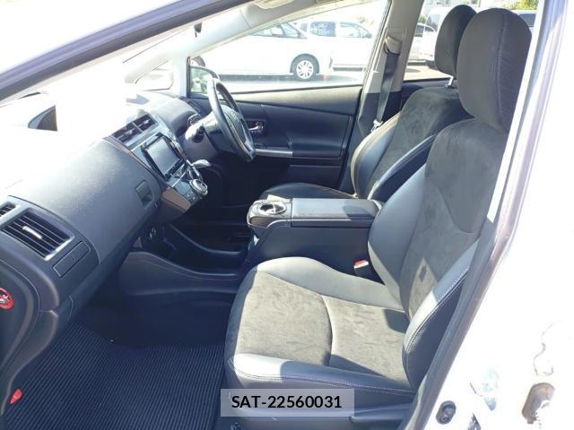 Toyota PRIUS ALPHA 2017-08 8768940-15