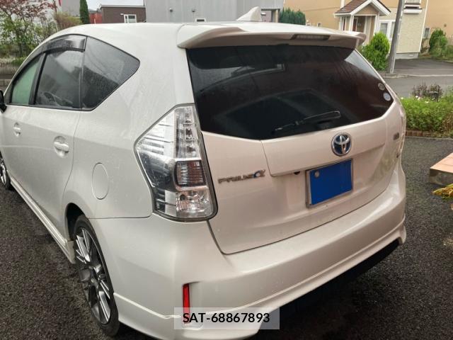 Toyota PRIUS ALPHA 2012-03 8769173-1