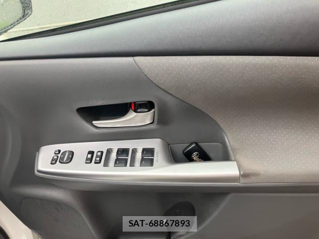 Toyota PRIUS ALPHA 2012-03 8769173-16