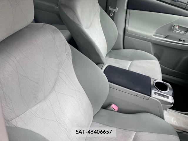 Toyota PRIUS ALPHA 2013-10 8769203-11