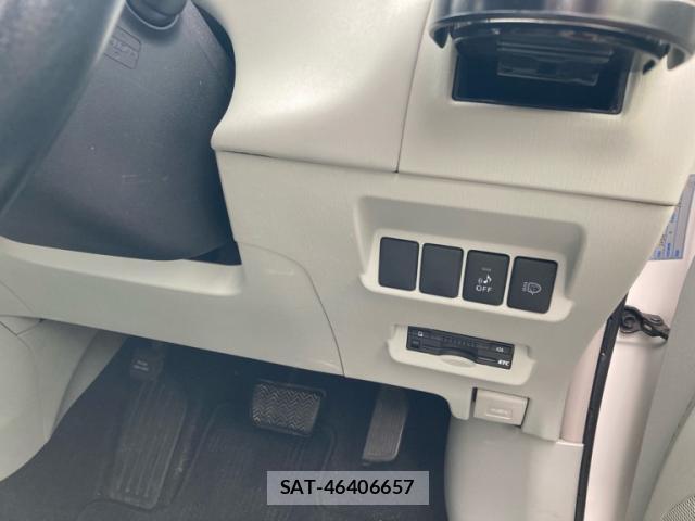 Toyota PRIUS ALPHA 2013-10 8769203-15