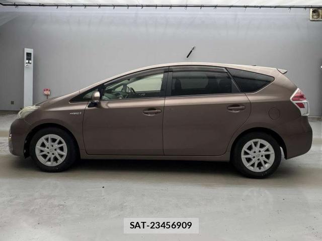 Toyota PRIUS ALPHA 2015-11 8769684-10