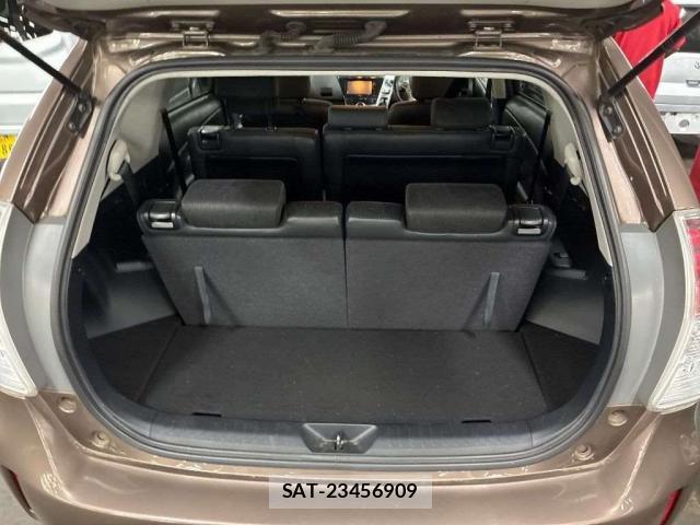 Toyota PRIUS ALPHA 2015-11 8769684-12