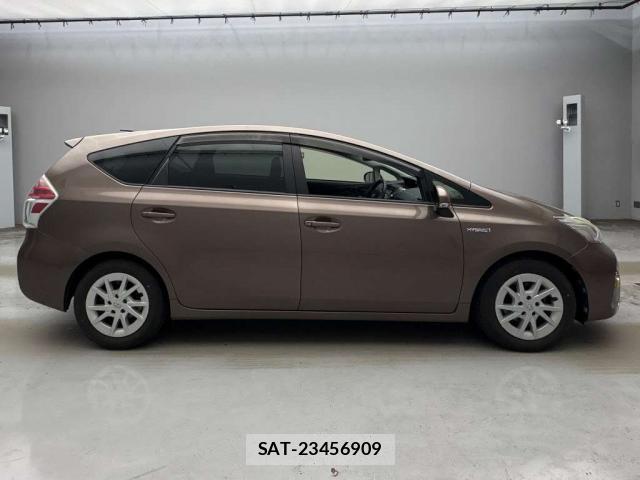 Toyota PRIUS ALPHA 2015-11 8769684-6