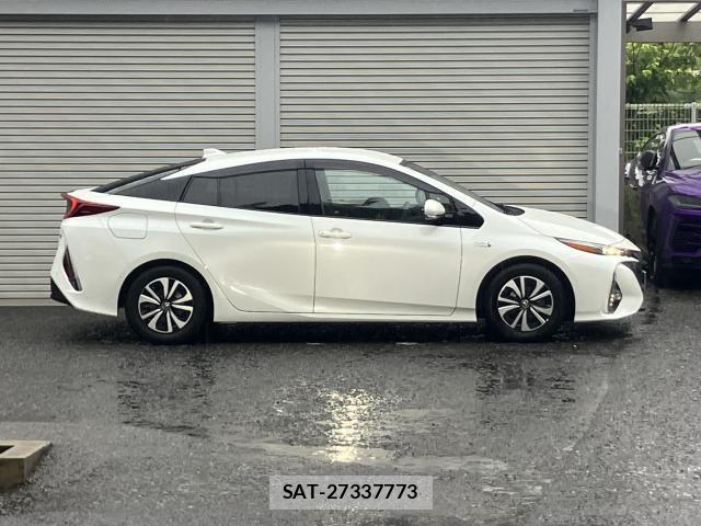 Toyota PRIUS PHV 2017-05 8769453-10