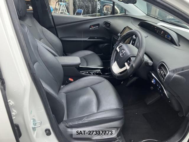 Toyota PRIUS PHV 2017-05 8769453-11