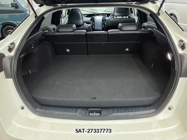 Toyota PRIUS PHV 2017-05 8769453-13
