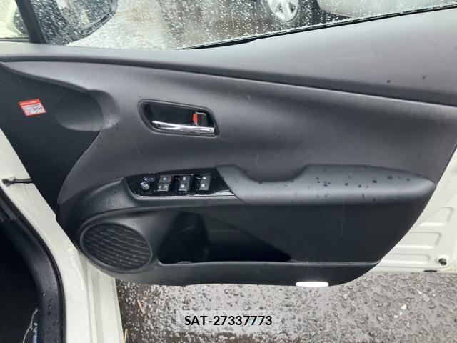 Toyota PRIUS PHV 2017-05 8769453-16