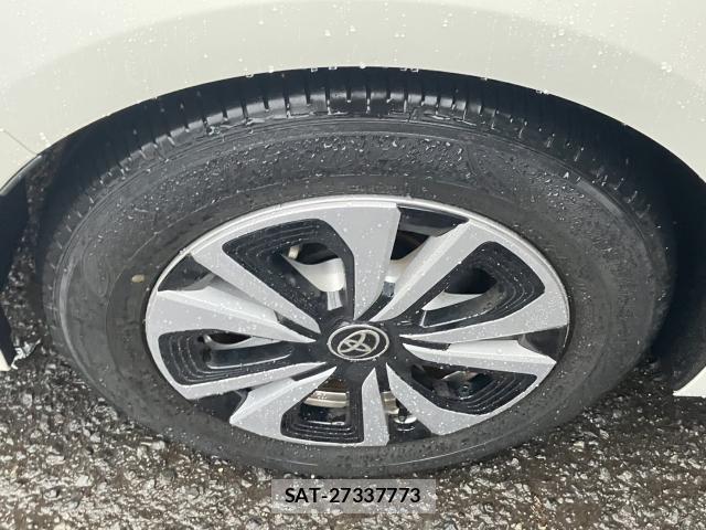 Toyota PRIUS PHV 2017-05 8769453-17
