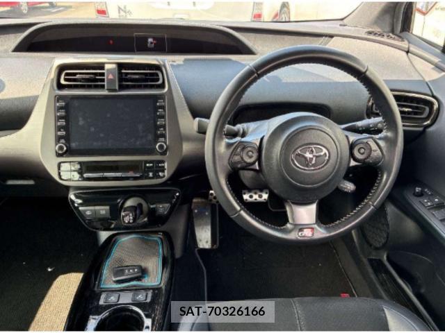 Toyota PRIUS PHV 2022-06 8769881-2