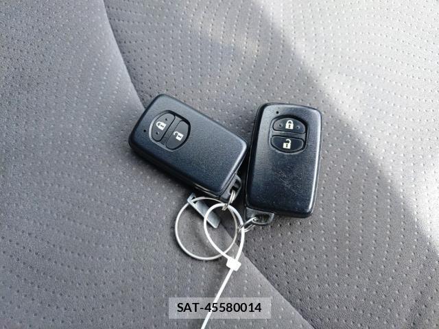 Toyota PRIUS 2009-08 8768959-14