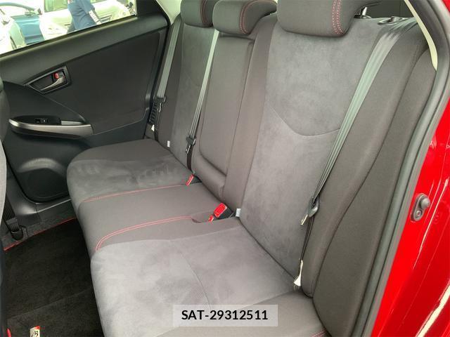 Toyota PRIUS 2015-10 8769095-12