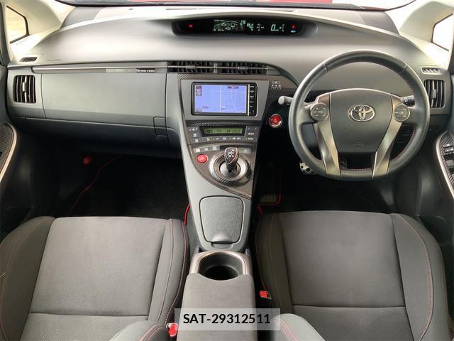Toyota PRIUS 2015-10 8769095-13