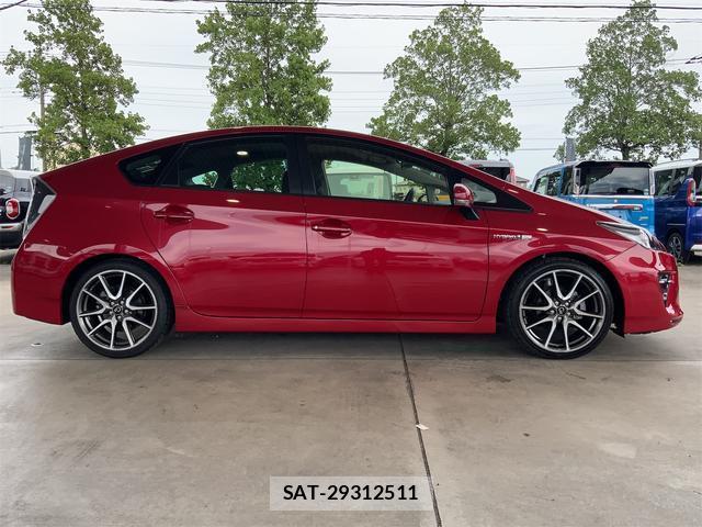 Toyota PRIUS 2015-10 8769095-3