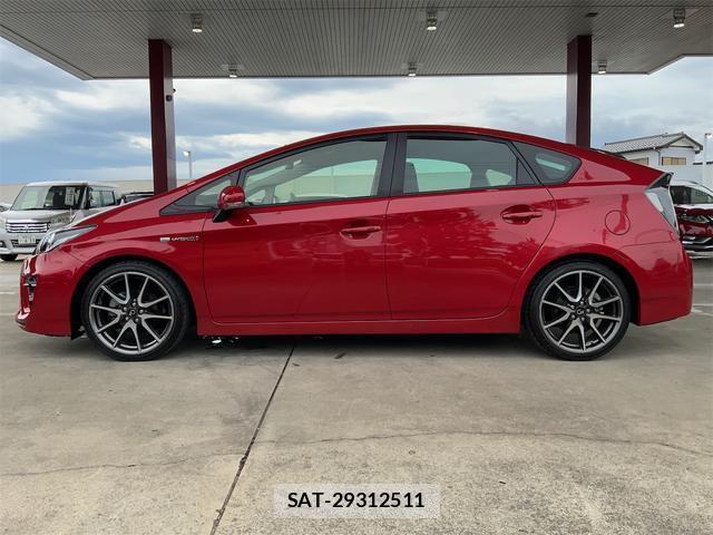 Toyota PRIUS 2015-10 8769095-4