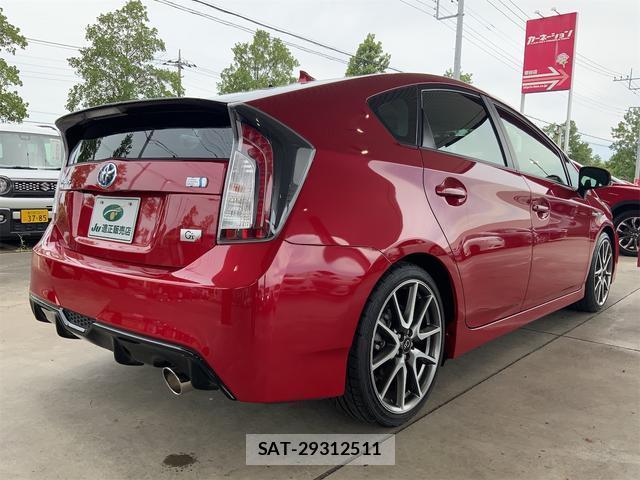 Toyota PRIUS 2015-10 8769095-6