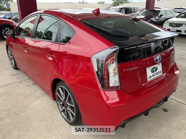 Toyota PRIUS 2015-10 8769095-7