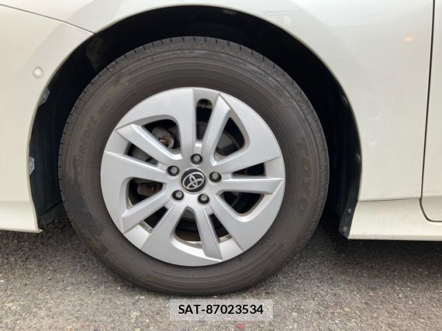Toyota PRIUS 2017-05 8769162-12