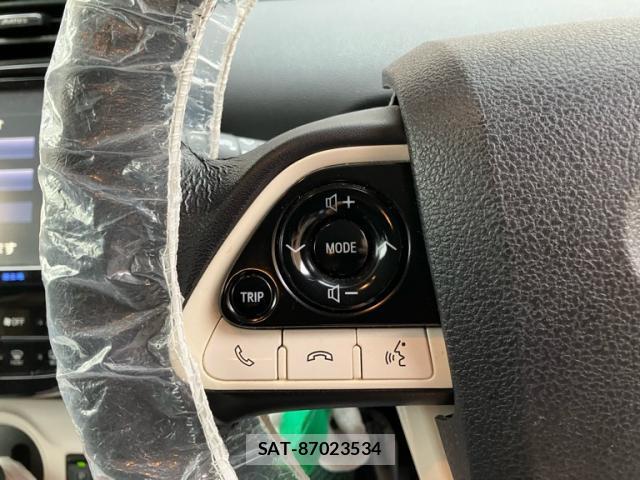 Toyota PRIUS 2017-05 8769162-14