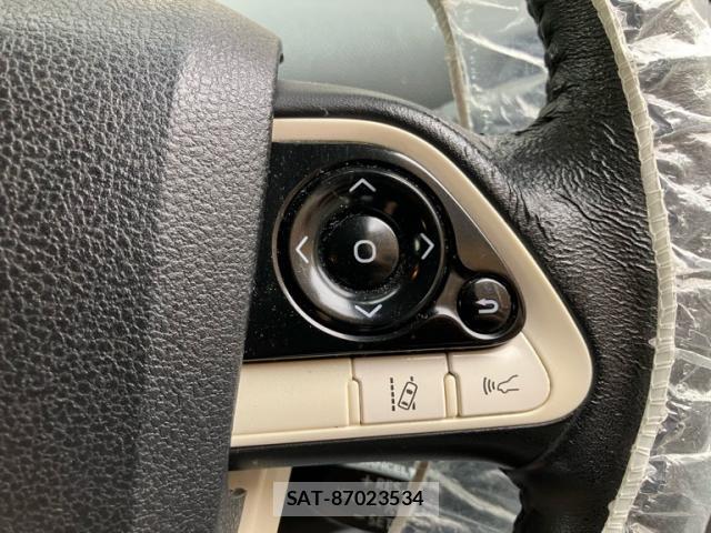 Toyota PRIUS 2017-05 8769162-15