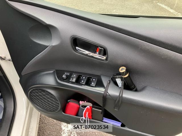 Toyota PRIUS 2017-05 8769162-8